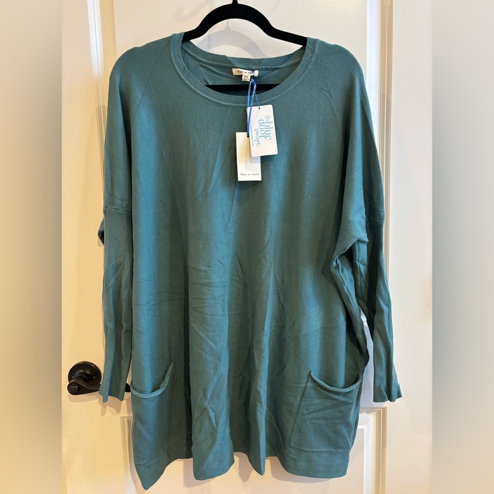 NWT Tea n Rose top, Size M/L